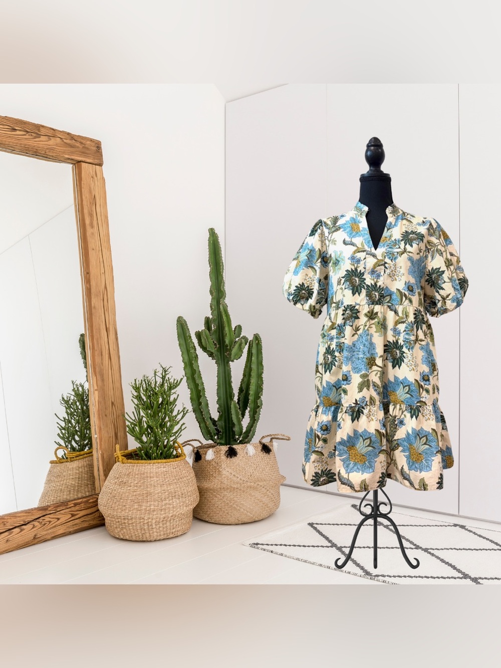 THML Floral Puff Short Sleeve V-Neck Dress